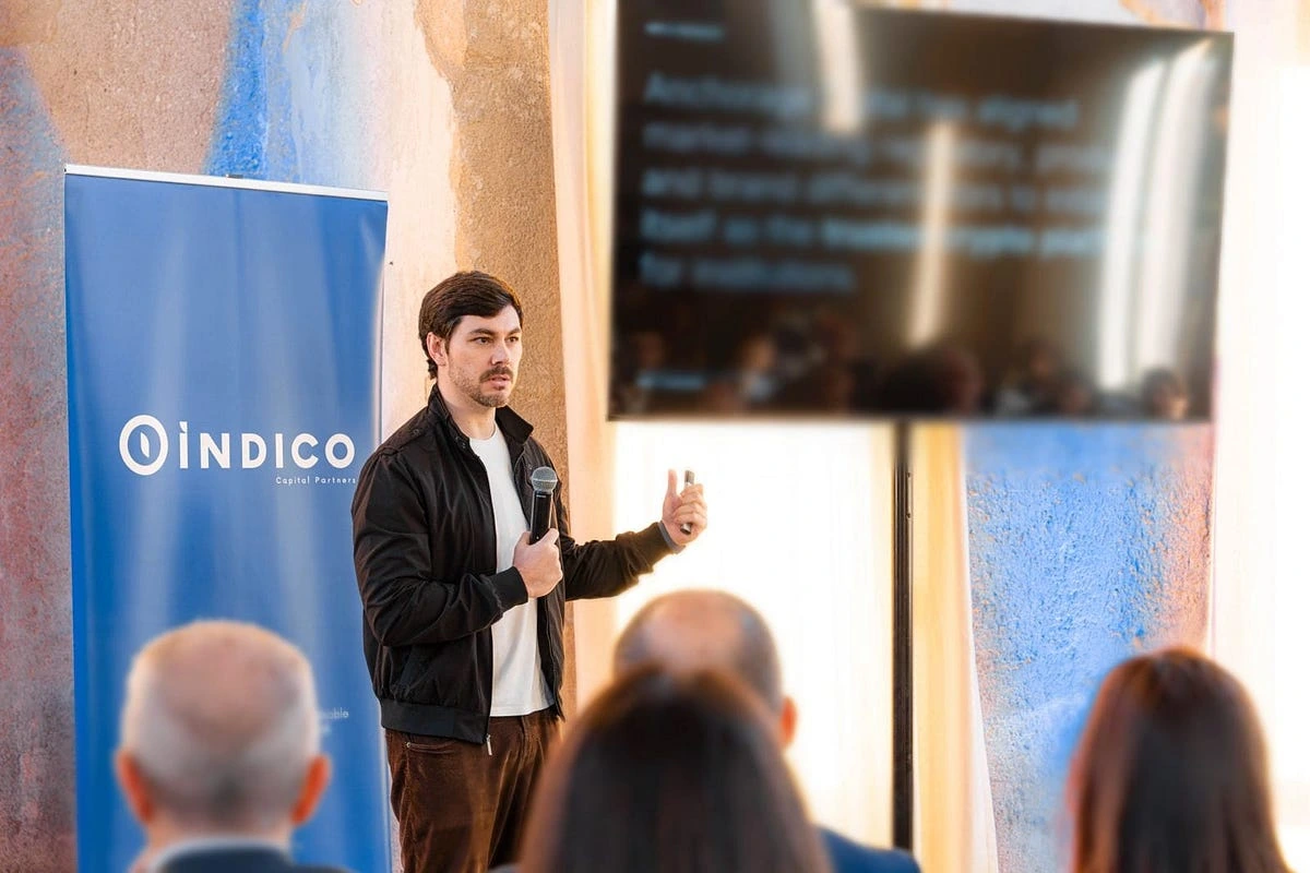 Diogo Mónica speaking at an event